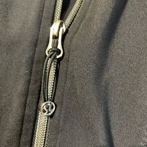 Lulu jacket size 4i believe. Tag is missing